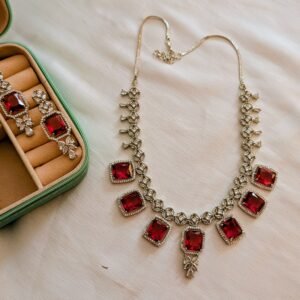 Queen Necklace Set