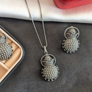 Kalash Pendant Set