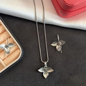 Petal Pendant Set
