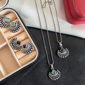 Shringarika Pendant Set